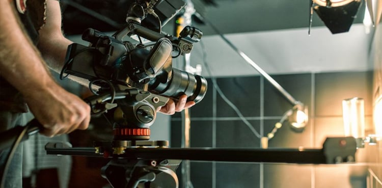 فلم ڈائریکٹر نے اداکارہ کو مبینہ جنسی زیادتی کا نشانہ بنا دیا