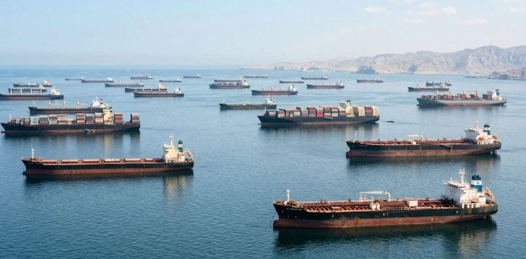 آبنائے ہرمز میں ایرانی افواج کی اجازت کے بغیر آمدورفت ناممکن! جہازوں کی بڑی تعداد اب بھی پھنسی