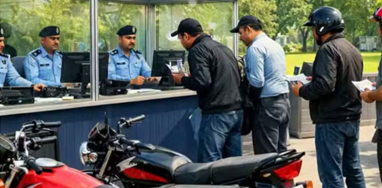 پیٹرول سستا چاہیے تو  ۔۔۔۔۔۔ محکمہ ایکسائز کا موٹر سائیکل سواروں کے لیے بڑا اعلان