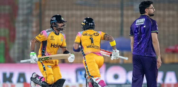 بابراعظم کی سنچری، پشاور زلمی کا کوئٹہ گلیڈی ایٹرز کو بڑا ہدف