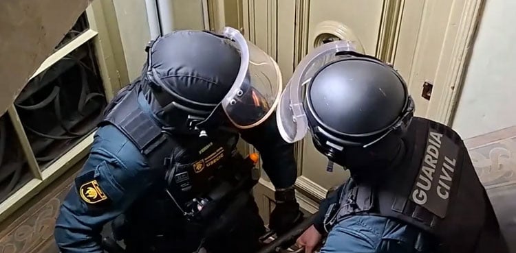 اسکاٹ لینڈ کی بدنام زمانہ “لیونز کلان” جرائم پیشہ نیٹ ورک بے نقاب،  14 خطرناک ملزمان گرفتار