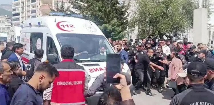 ترکیہ کے اسکول میں طالب علم کی کلاس رومز میں اندھا دھند فائرنگ، 8 طلبا اور  ٹیچر جاں بحق