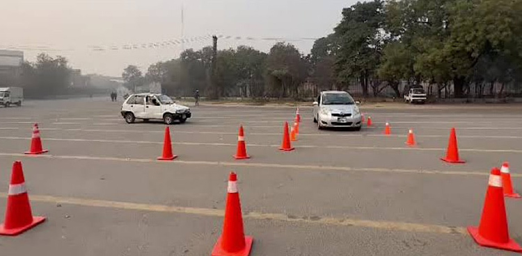 ڈرائیونگ لائسنس ٹیسٹ پاس کرنے کا آسان طریقہ