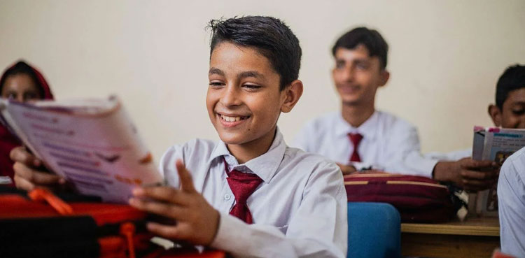 نئے تعلیمی سیشن کا  آغاز  !  حکومت نے والدین کی بڑی مشکل آسان کردی