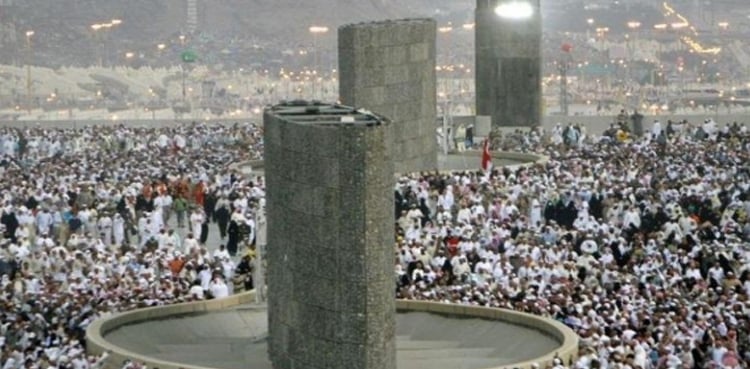حج کا چوتھا روز، منیٰ میں تینوں جمرات (شیطان) کی رمی جاری