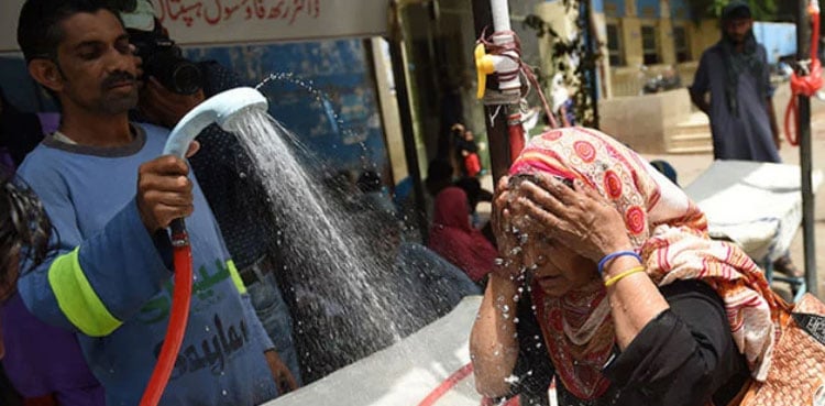 کراچی  میں قیامت خیز گرمی :  محسوس کیا جانے والا درجہ حرارت 48 ڈگری تک جا پہنچا