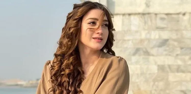 اداکارہ مومنہ اقبال کی بہن رمشا بڑی مشکل میں پھنس گئیں