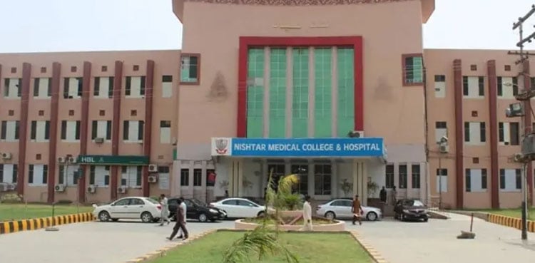 نشتر اسپتال کے آپریشن تھیٹر میں ایڈز مریض کی سرجری ، 7 ڈاکٹرز سمیت چارج نرس معطل