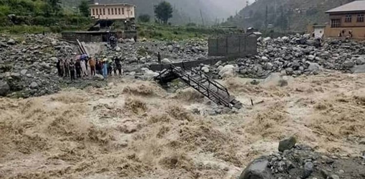اس سال بھی گلیشیائی جھیلیں پھٹنے اور بڑے سیلاب کا خطرہ، سیاحوں کو بھی وارننگ جاری