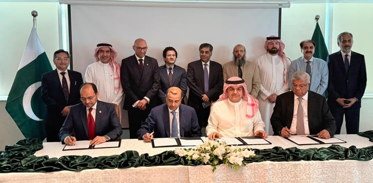 کے پی ٹی کی زمین پر میری ٹائم بزنس ڈسٹرکٹ کے قیام کیلیے ایم او یو پر دستخط
