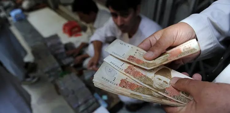 پاکستان پر ایک سال میں اربوں روپے کا قرض کیسے چڑھا