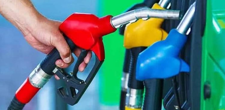 حکومت کا پیٹرولیم مصنوعات کی قیمتوں میں ردوبدل، پیٹرول سستا اور ڈیزل مہنگا