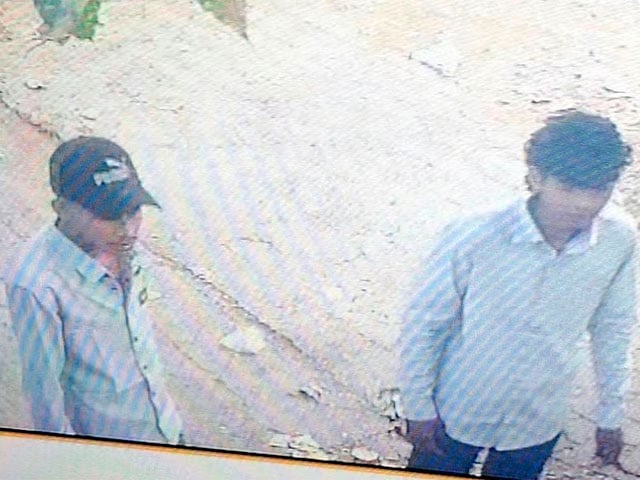 ٹائیگر شیروف پر فائرنگ: مشتبہ حملہ آوروں کی تصاویر سامنے آگئیں