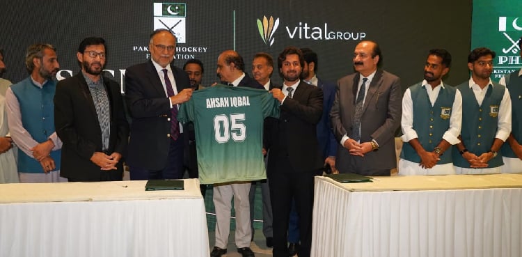 پاکستان ہاکی کی بحالی کیلئے نوجوان کھلاڑیوں کی سرپرستی ناگزیر ہے، احسن اقبال