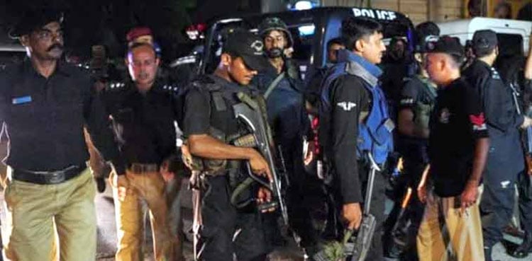 کراچی میں پولیس مقابلے میں تیزی، چند گھنٹوں میں 7 ڈاکو ہلاک