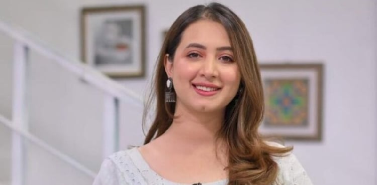 کومل عزیز خان کا شوبز انڈسٹری کو مستقل خیرباد کہنے کا اعلان