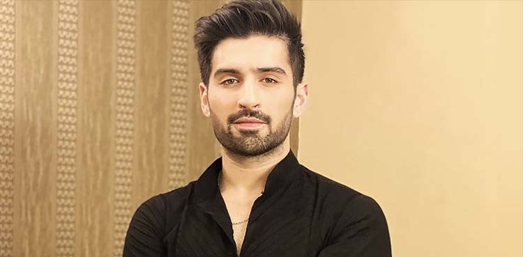 تصویر: اے آر وائی نیوز ازدواجی مسائل سوشل میڈیا پر لانے سے گریز کرنا چاہیے، منیب بٹ