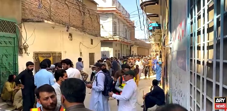 بریکنگ نیوز کے پیچھے: صحافیوں کو درپیش کٹھن چیلنجز اور حقائق